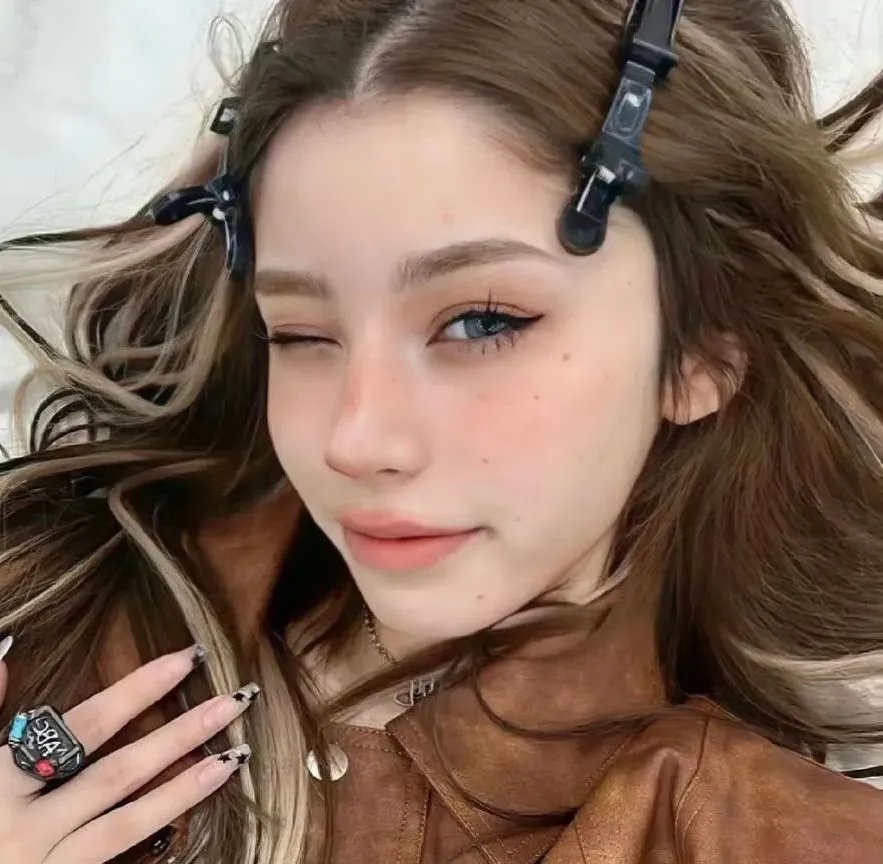 夜晚的水母不会游泳